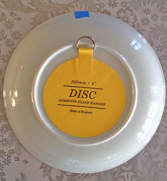 disc hanger on plate