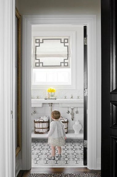 bathroom with ribbon border shade