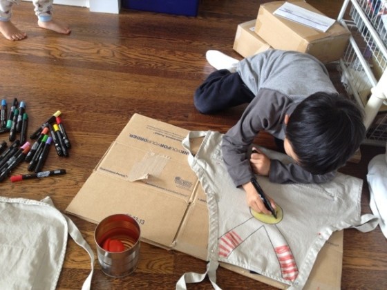 Decorate "tie" and "medal" aprons for Father's Day. Make unique gifts for dad from kids | Jewels at Home Decorate "tie" and "medal" aprons for Father's Day. Make unique gifts for dad from kids | Jewels at Home