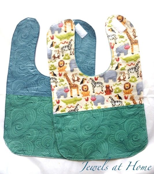 Wipeable baby bib tutorial | Jewels at Home