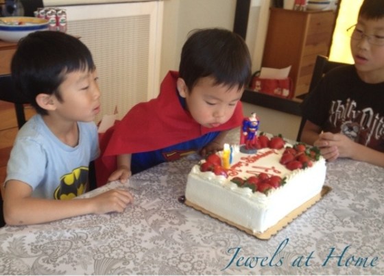 Superhero birthday party with tons of DIY ideas for your little one | Jewels at Home