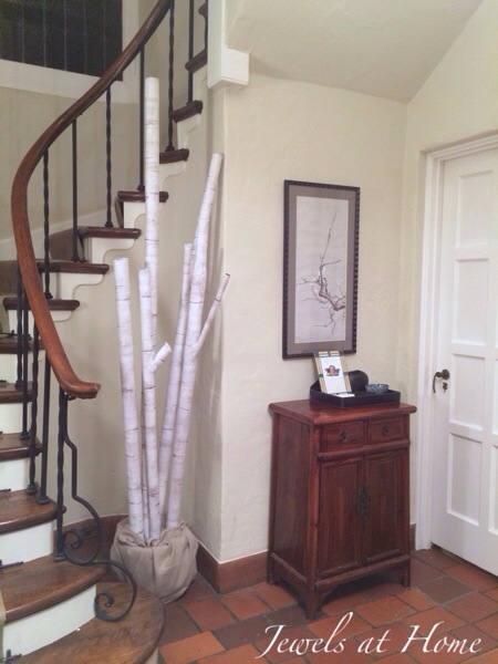 So cool!  Transform cardboard and paper into faux birch branches for a beautiful display | Jewels at Home
