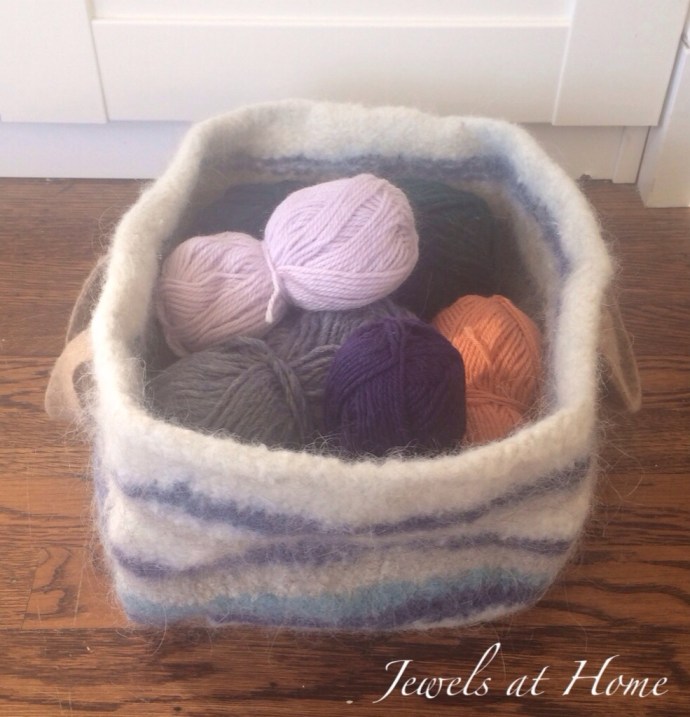 Instructions for knitting a pretty felted wool storage basket | Jewels at Home